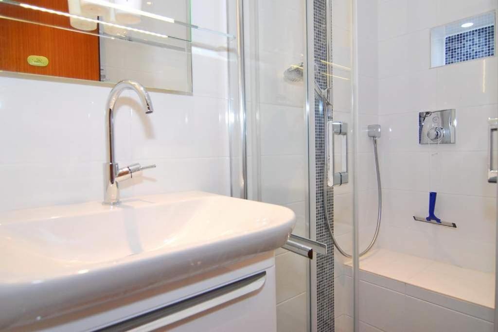 Apartment Klaus-groth-strasse 2, Whg 10 *
